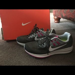 Nike Women’s Shoes new size 6
